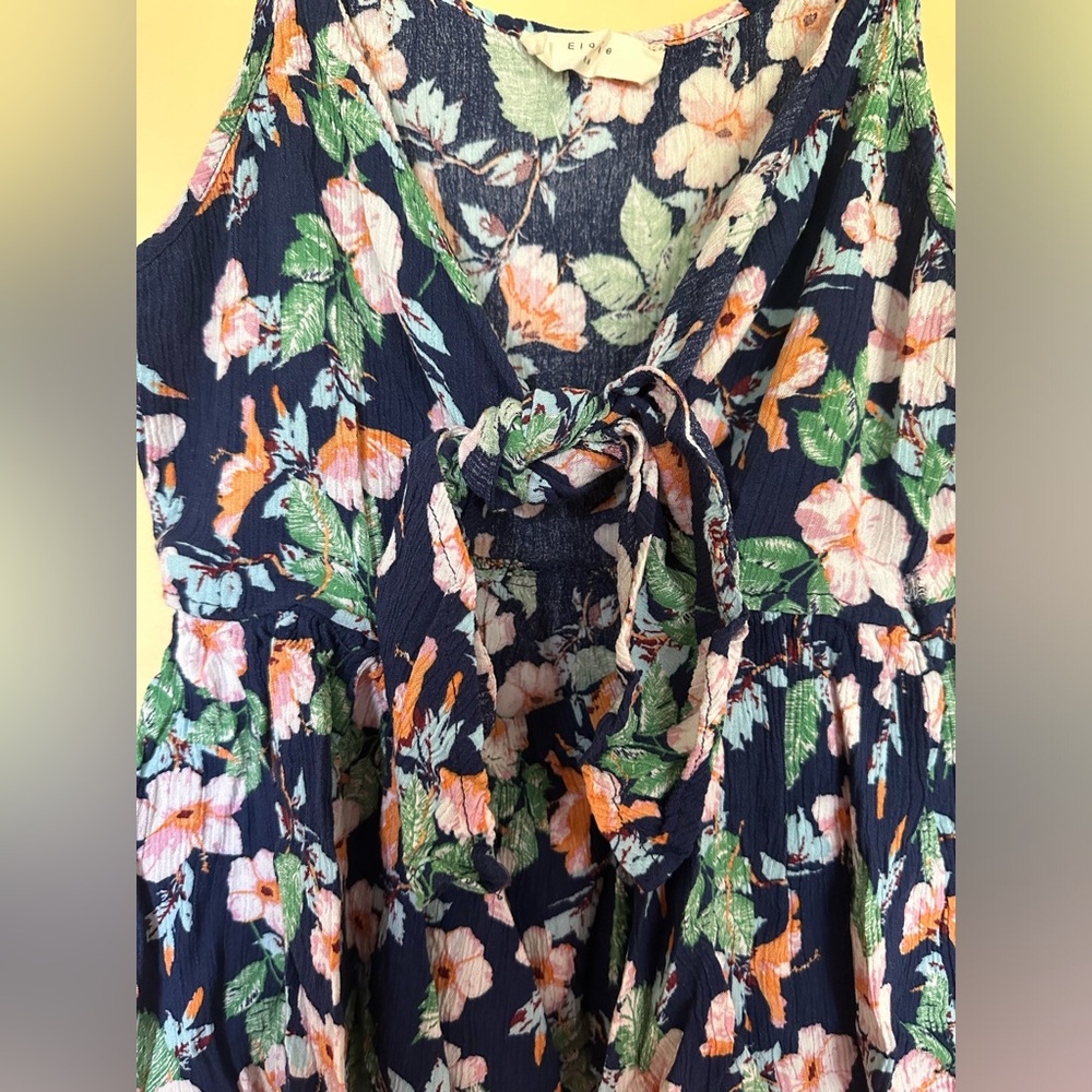 ❗️3/15 Sale❗️Floral Keyhole Tank